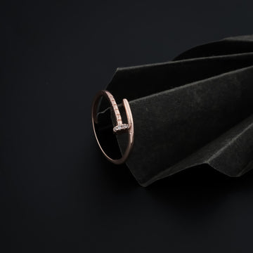Thorned Elegance Ring (Yellow Gold)