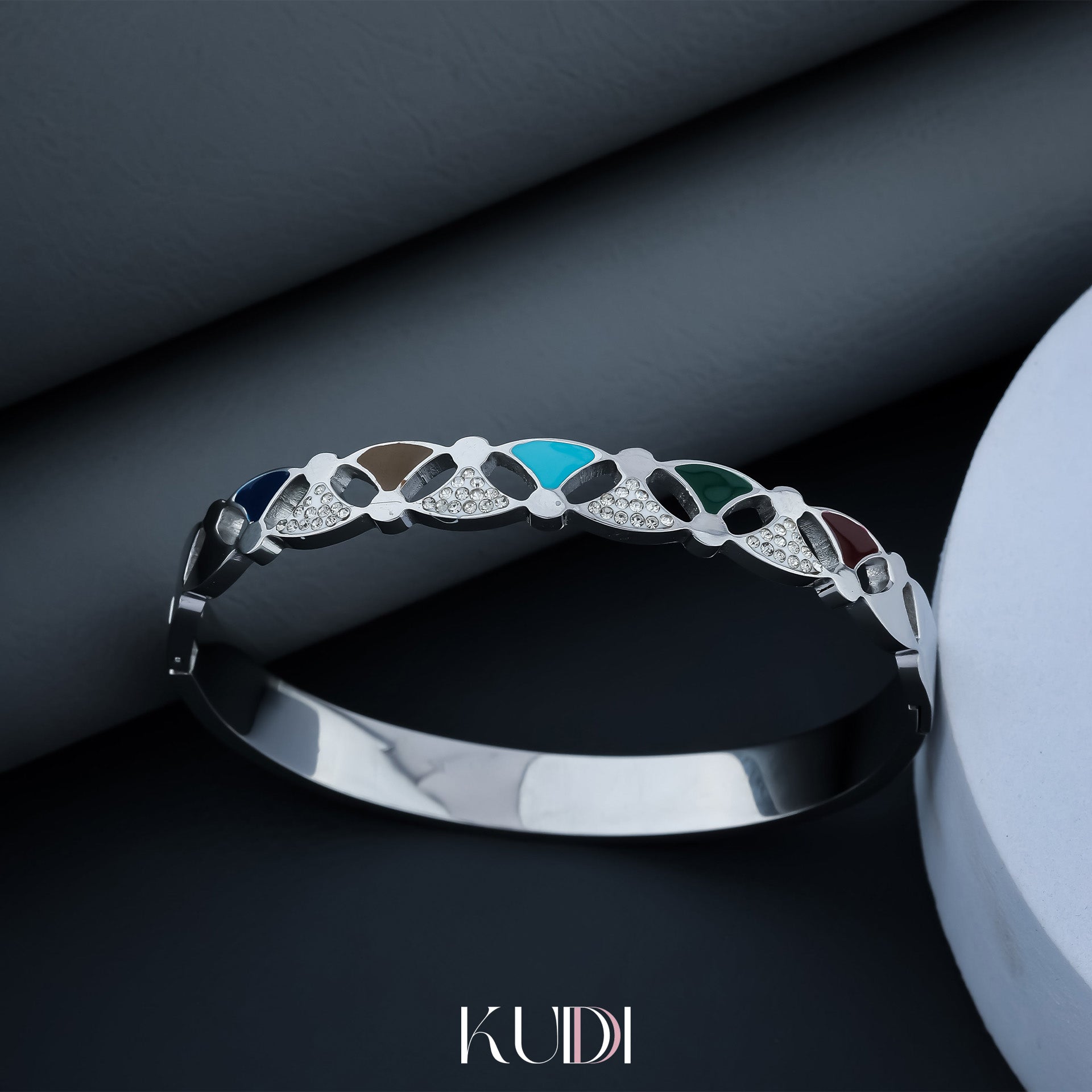 Vivid Waves Bracelet (White Gold)