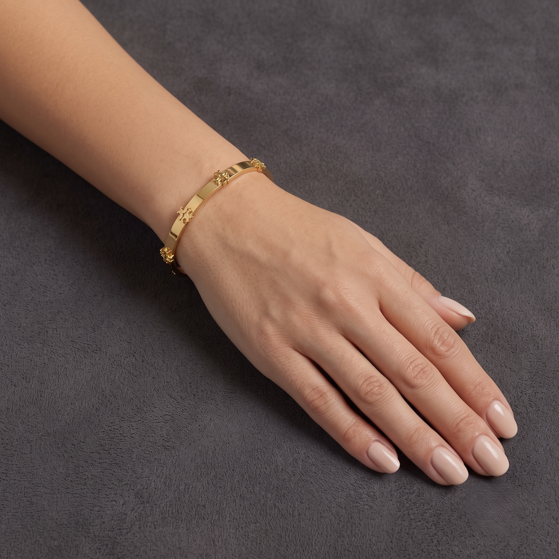 Celestia Motif Gold Bangle (Gold)