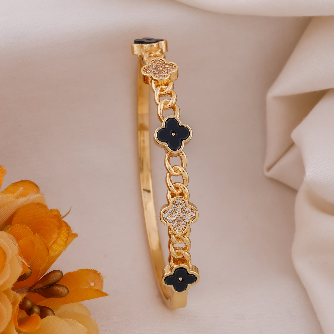 Eternal Clover Bracelet (Gold)