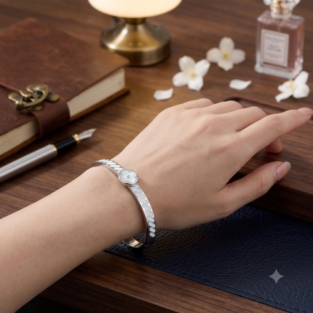 Frostella Bracelet (White Gold)