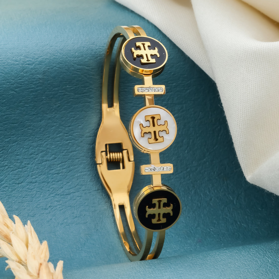 Trio Medallion Link Bracelet (Gold )