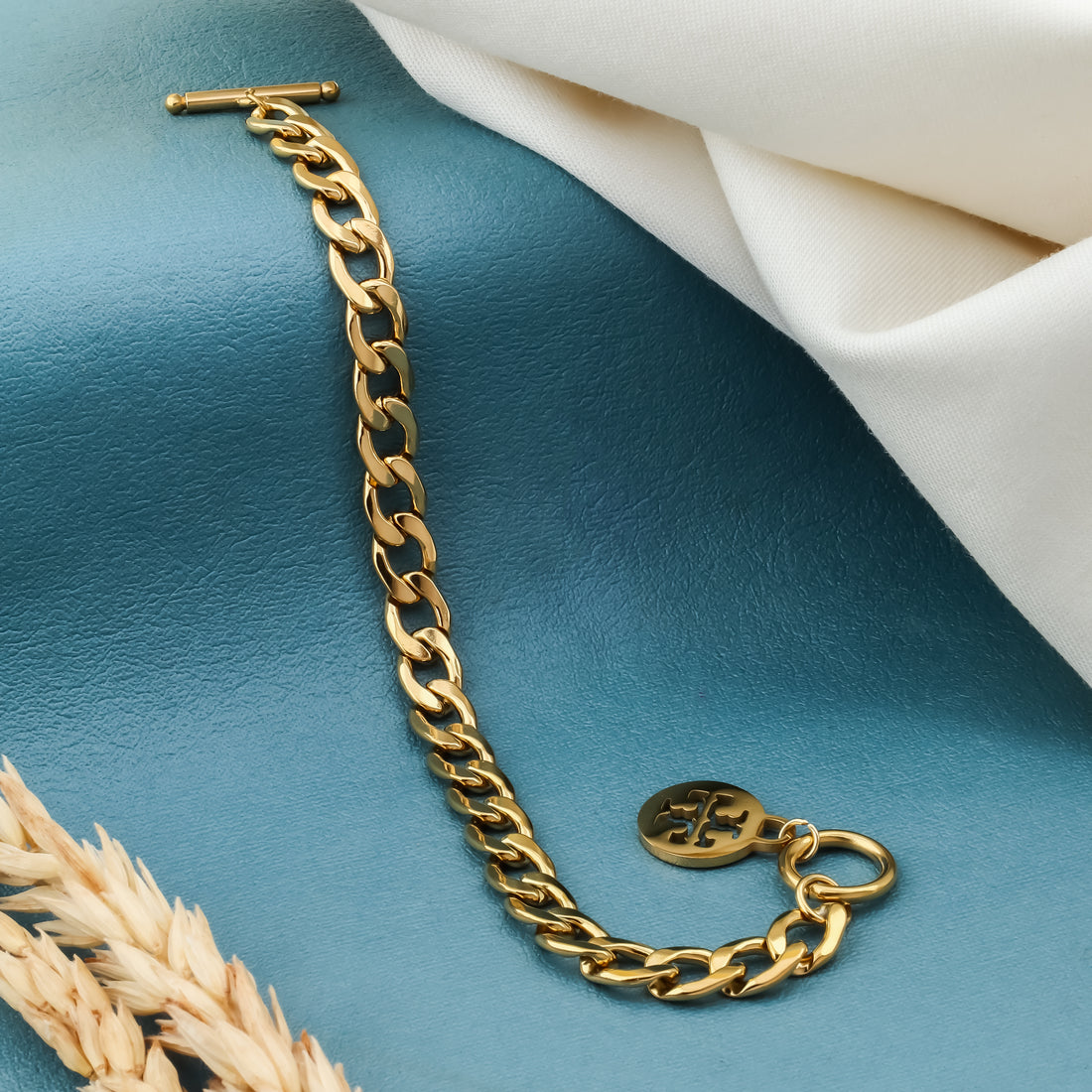 The Gold-Tone Curb Link (Gold )