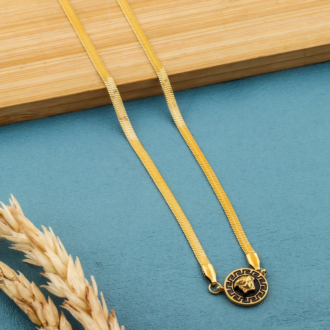 The Medusa Serpent Chain (Gold)